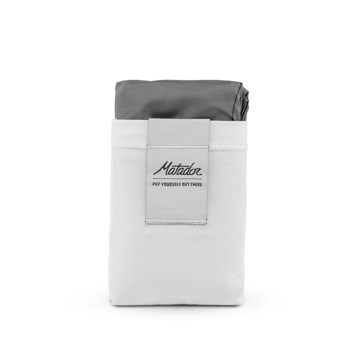 MATADOR Pocket Blanket 4,0 - Weiss (Sitzplätze 2-4); Ultraleicht Picknickdecke mit Pflöcken; Faltbar
