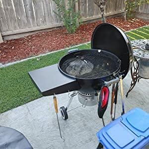 Denmay Grill Tischregal deckelhalter kugelgrill zubehör für Weber 57 cm Kugelgrill, Kohlegrills One-
