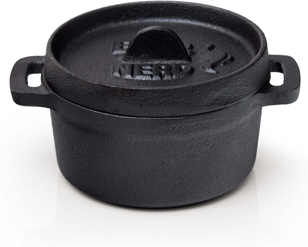 BBQ-Nerd© Mini Dutch Oven | Kleiner Gusseisentopf mit Deckel 11x5cm für Grill, Feuerstelle, Backofen