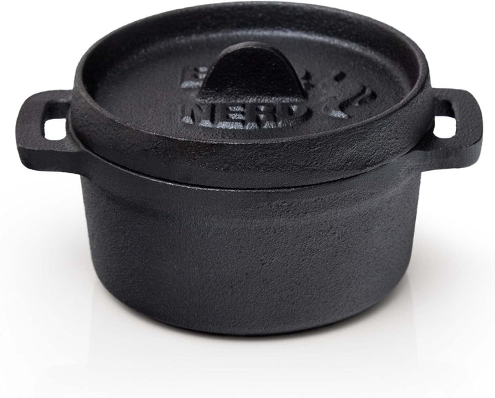 BBQ-Nerd© Mini Dutch Oven | Kleiner Gusseisentopf mit Deckel 11x5cm für Grill, Feuerstelle, Backofen