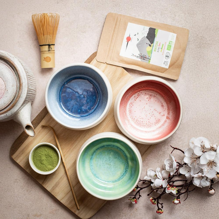 Origeens MATCHA SET MIT PULVER „AZUR“ - Handgefertigte Matcha-Schale (Portugal), Matcha-Besen, Bambu