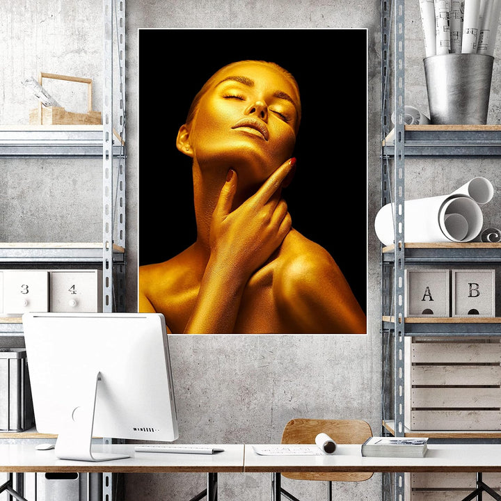 wandmotiv24 Poster als Wanddeko, Grösse 80x60cm, Gold Collection, Frau in Gold, rote Nägel, Edel, Gl