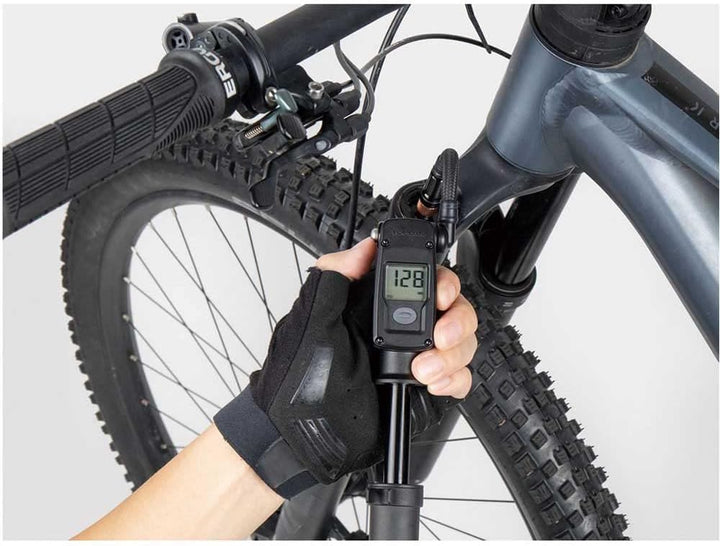 Topeak Mountain Digital 2Stage Minipumpe verfügt über einen innovativen 2Stage-Selector, Druckwerte