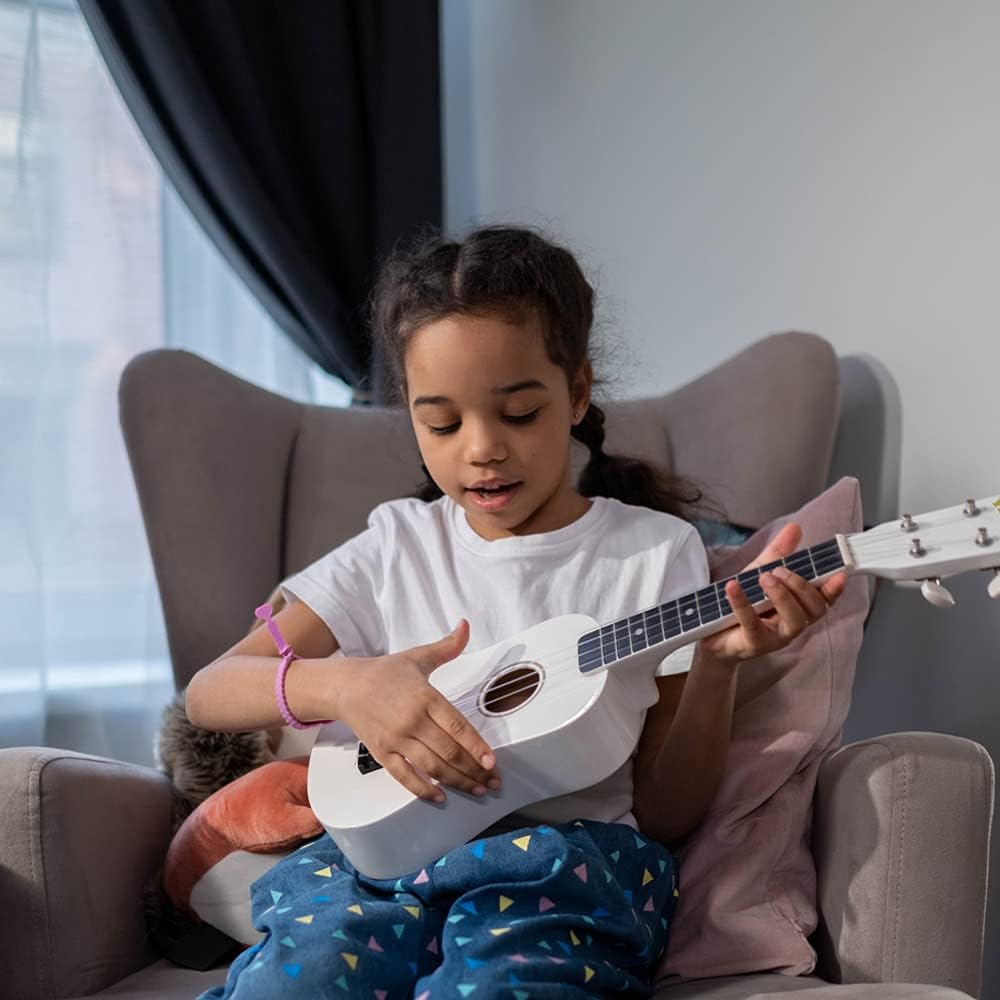 Winzz Sopran Ukulele Starter Kit für Anfänger, mit Tasche, Clip-On Tuner, zusätzlichen Saiten, Gurt,