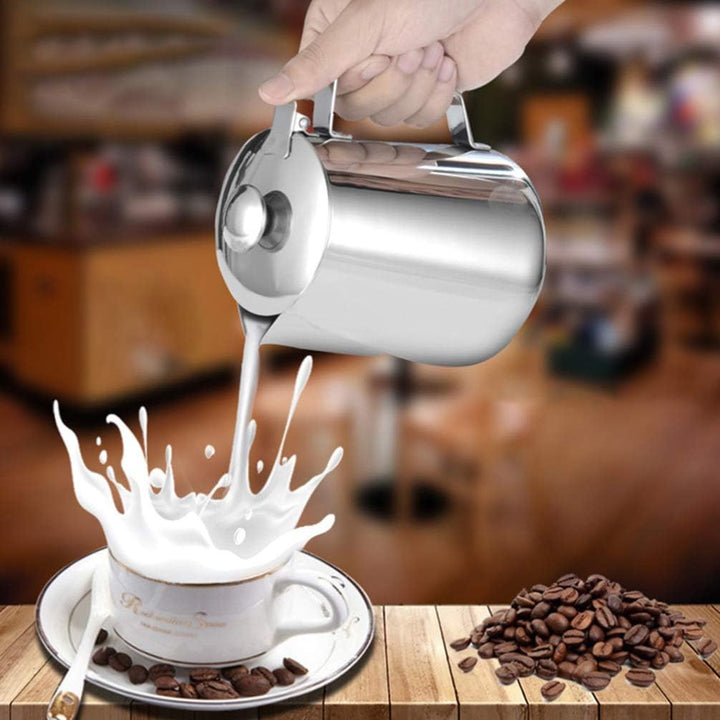 BESTonZON Milchkännchen Edelstahl Sahnekännchen mit Deckel 350 ML Aufschäumen Milch Kaffee Mokka Cap