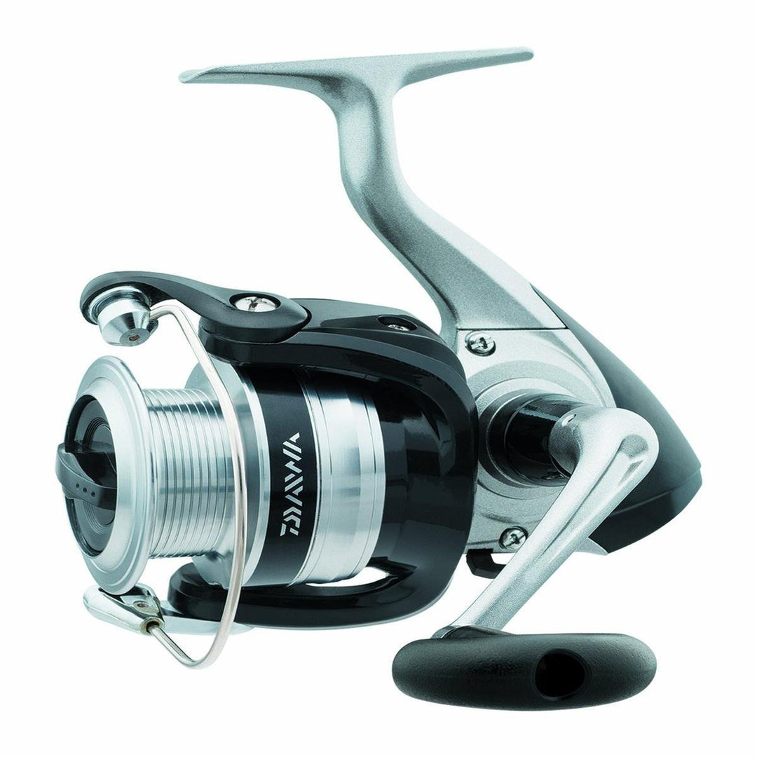 Daiwa STRIKEFORCE-B Spinnrolle für Frontbremse, 4,5–6,4 kg