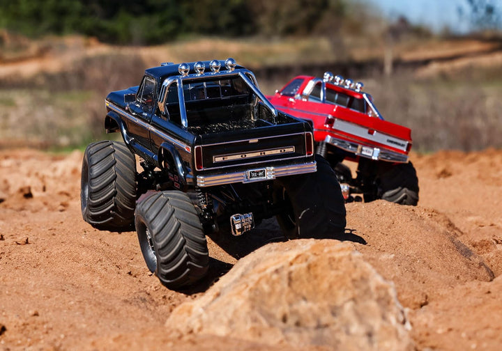 TRAXXAS TRX-4MT Ford schwarz F150 4x4 1/18 Monster-Truck RTR Brushed, mit Akku und USB Ladegerät