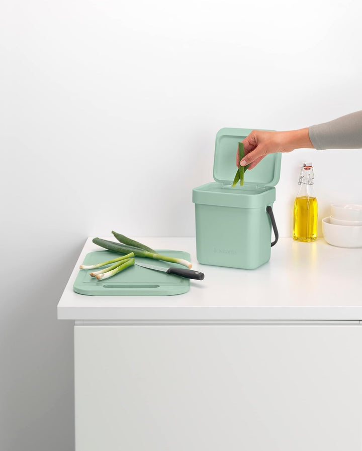 Brabantia Sort & Go Abfalleimer mit Deckel 3 L (hellgrün), platzsparender Biomüll Behälter mit Griff