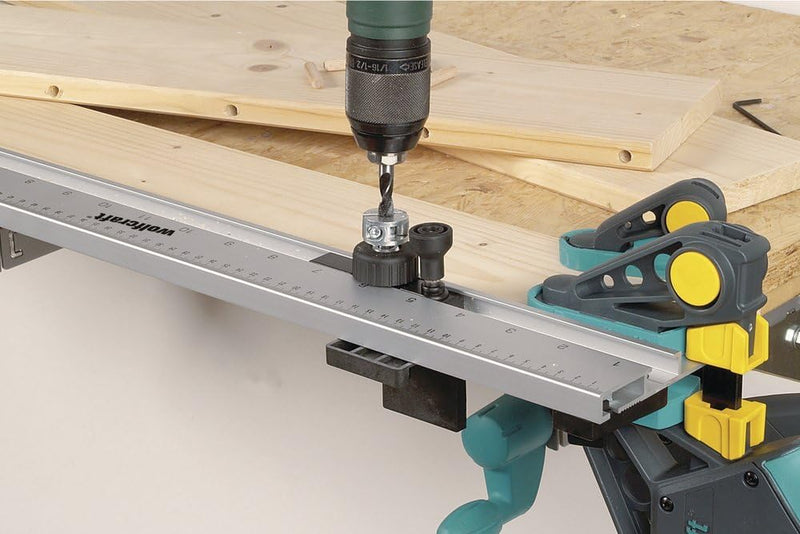 wolfcraft Dübelleiste 4650000 – Präzise Bohrschablone zum Möbelbau von Schränken & Regalen – Für Düb