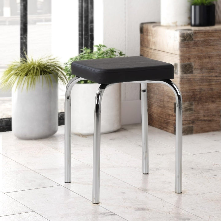 Sitzhocker 2er Set - Stapelbar - Belastbar bis 90 kg - 36x47x36 cm - Schwarz - Chromfarben - Metall