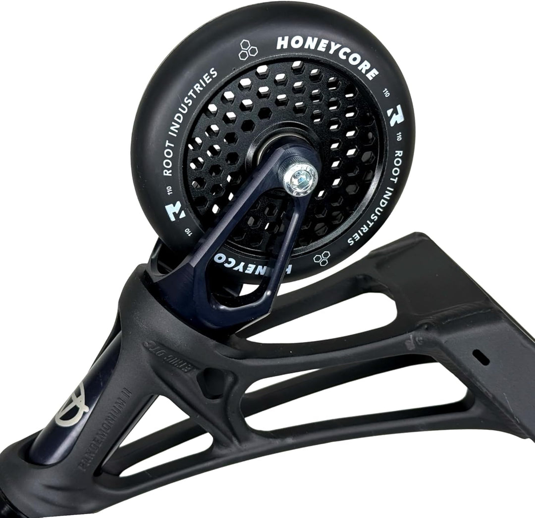 Root Industrie Air Honeycore 110mm Stunt-Scooter Rolle + Fantic26 Sticker (Schwarz/Pu Schwarz) Schwa