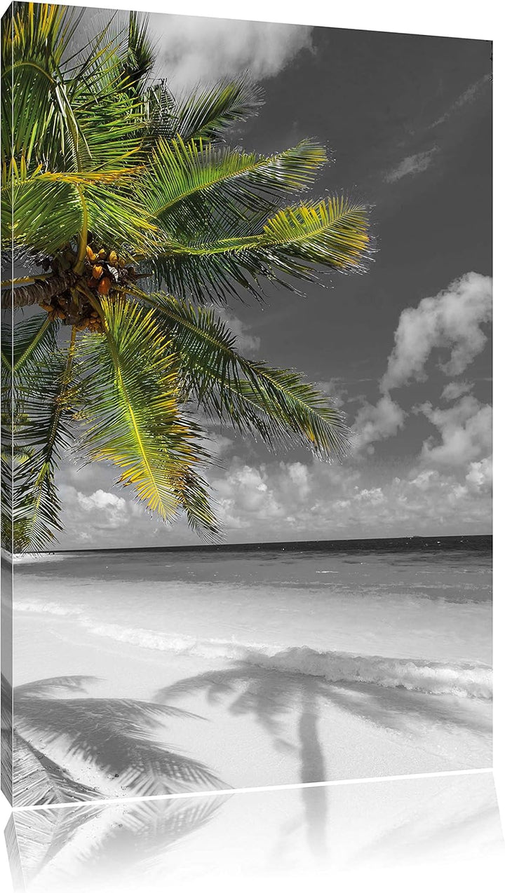 Pixxprint riesige Palem über Strand schwarz/weiss, Format: 80x120 auf hochkantiges Leinwand, 80x120