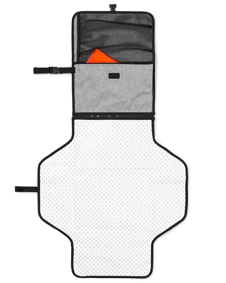 Skip Hop Pronto Mini Wickeltasche, Wickelstation für unterwegs, grey melange grau Einfarbige, grau E