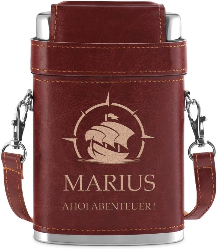 Maverton Flachmann mit Gravur - personalisiert - 250 ml - aus Edelstahl - 3x10 ml Pinnchen - Lederet