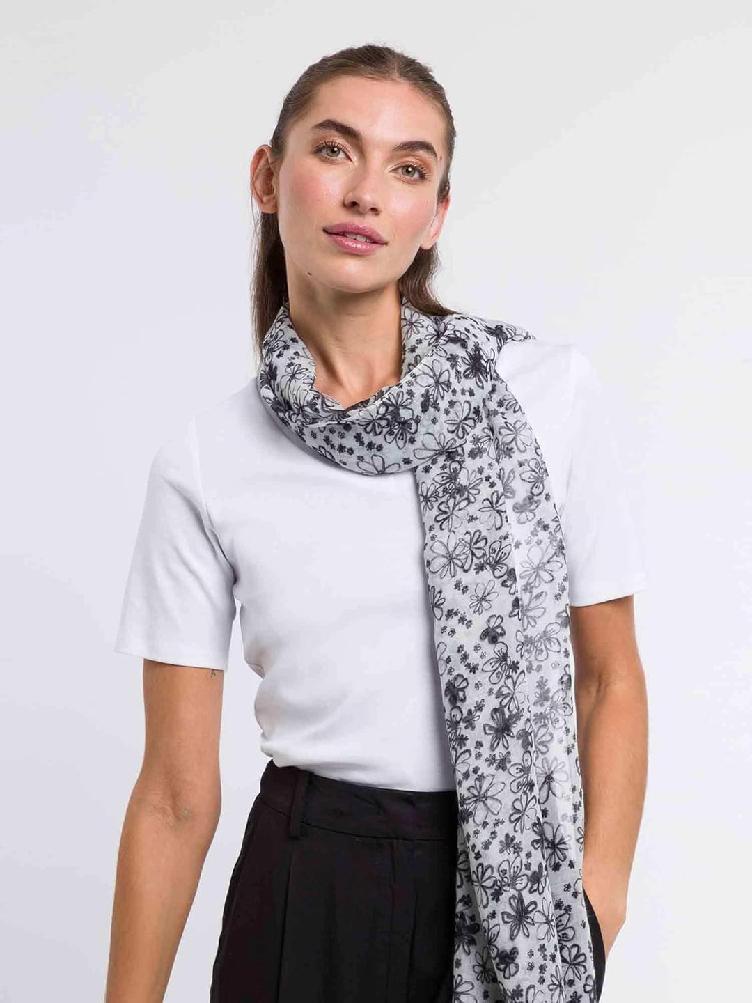 FRAAS Damen Schal mit Blumen-Muster - 50 x 180 cm - nachhaltig aus recyceltem Polyester - Perfekt fü