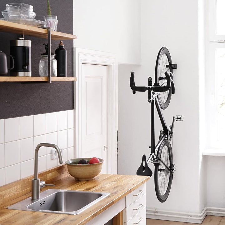 MIGHTY ENGINEERING Fahrrad Wandhalterung ONE4ALL – Vertikale Aufbewahrung für Rennrad, MTB u. E-Bike
