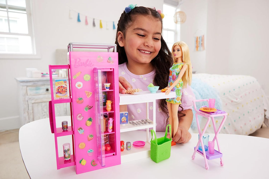 BARBIE Vorratskammer Spielset - Barbie Puppe mit über 25 Teilen und Küchenaccessoires - Perfekt für