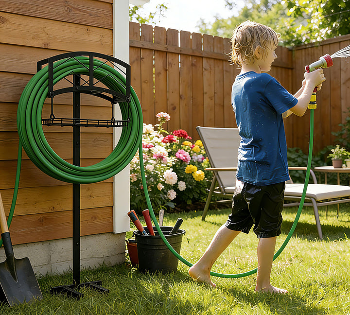 Kingson Tragbarer Gartenschlauchhalter mit Aufbewahrungskorb, robuste schwarze Stahlkonstruktion, hä