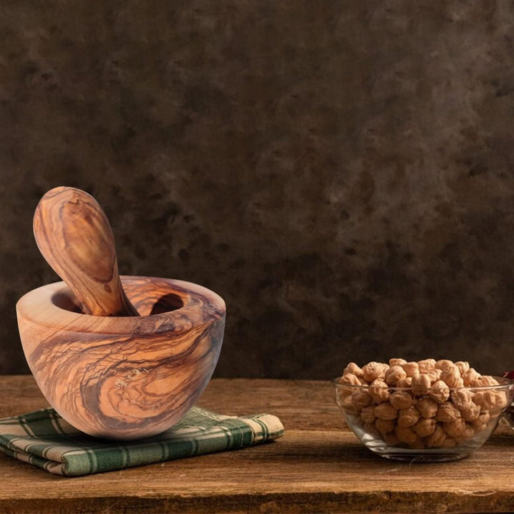 Mörser mit Stössel aus Olivenholz, Kräutermörser, handgefertigt mit Naturrand, Küchenmörser Holzmörs