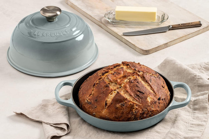 Le Creuset Signature Brot Bräter aus Gusseisen, 24 cm, Sea Salt, Sea Salt