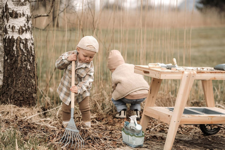 Small Foot Matschküche kompakt aus Holz, praktische Outdoorküche in kompakter Grösse mit Rädern, ab