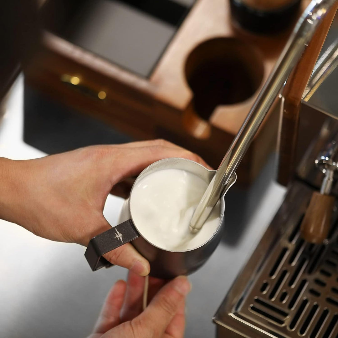 MHW-3BOMBER Latte Art P6007MB Milchaufschäumkrug, runder Ausgiesser, Espresso, Dampfkrug, Krug, schw