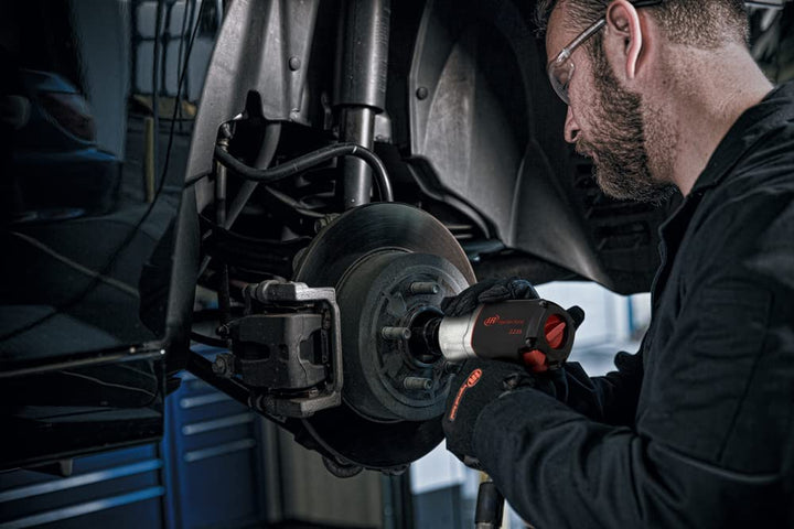 Ingersoll-Rand 2235QXPA Druckluft Schlagschrauber, mit 1.220 Nm Drehmoment, leistungsstarker Vierkan