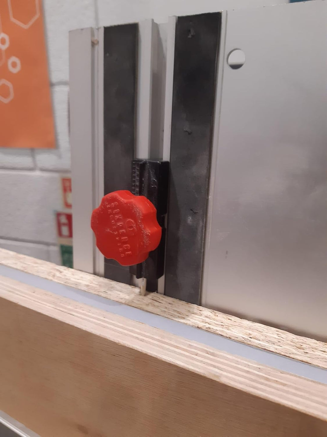 Sixpence Industries Schienenstrebe – universelle Schnellklemme für Führungsschienen, passend für: Fe