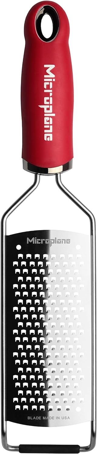 Microplane Küchenreibe Grob für Käse, Karotte, Ingwer, Kokosnuss und Meerrettich in Rot mit Edelstah