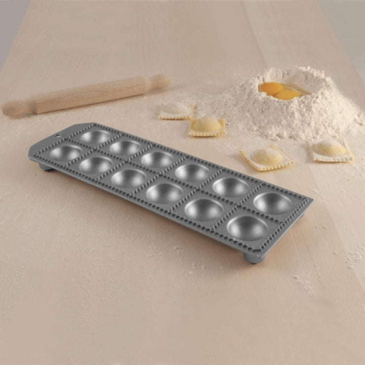 Eppicotispai Ravioli-Maker aus Aluminium mit 12 Löchern, rund, mit Nudelholz