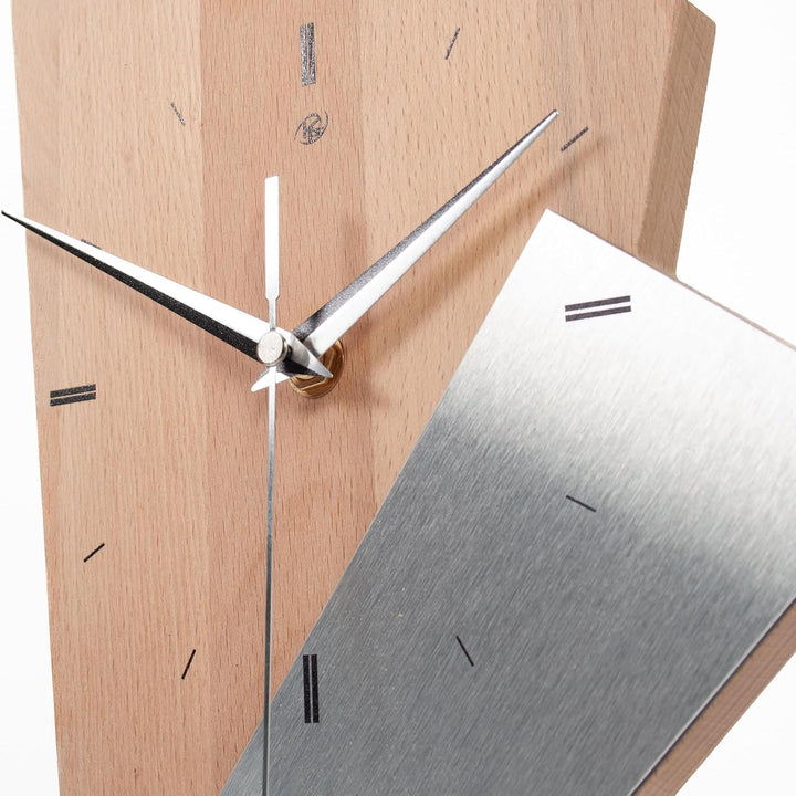 Kreative Feder Designer-Standuhr „Brown Square“ aus Massivholz – Tischuhr in modernem Metallic-Look