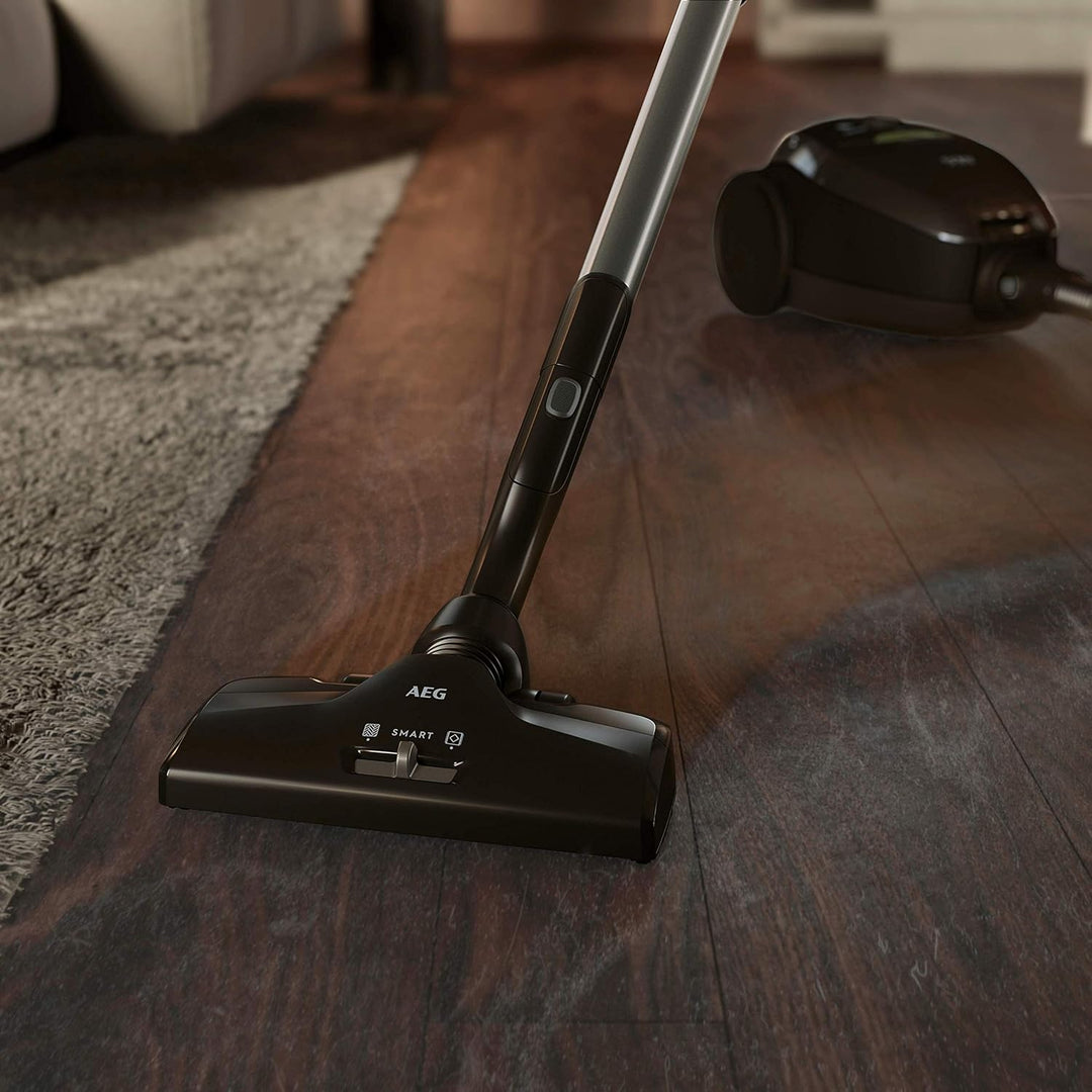 AEG VX82-1-ÖKO Staubsauger / 75% Recyclingmaterial/autom. Saugkraftregulierung/extrem leise auch auf