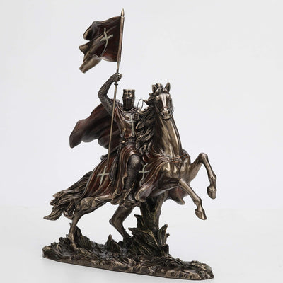 Veronese Design Mittelalterlicher Kreuzritter in Rüstung auf Pferd, Tischstatue