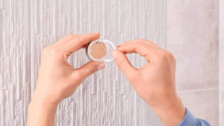 tesa EXXCLUSIV Eck-Duschablage, verchromt - Duschkorb zur Wandbefestigung ohne Bohren, inkl. Klebelö