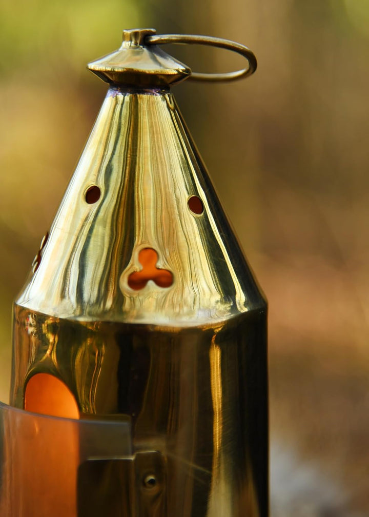 Mittelalterliche Messinglaterne mit Hornfenster