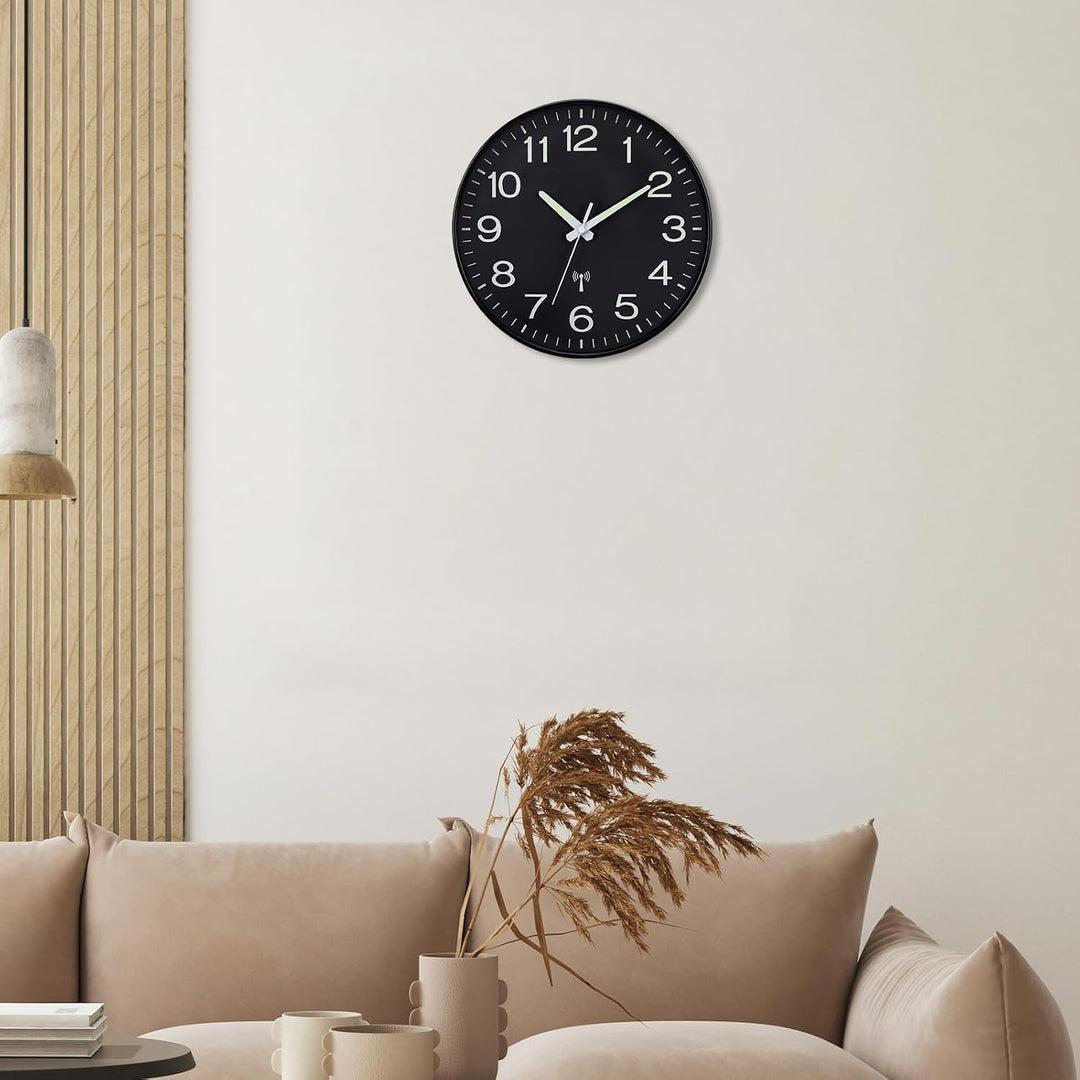 VIVILINEN Funkuhr Wand Beleuchtet Wanduhr Funk Geräuschlos ohne Tickgeräusche Uhr Wand für Schlafzim
