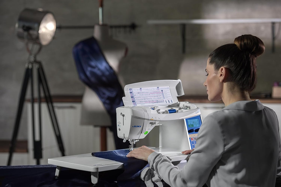 JUKI HZL-DX7 elektrische Nähmaschine mit automatischem Fadenabschneider, Fusssteuerung, Metall, weis