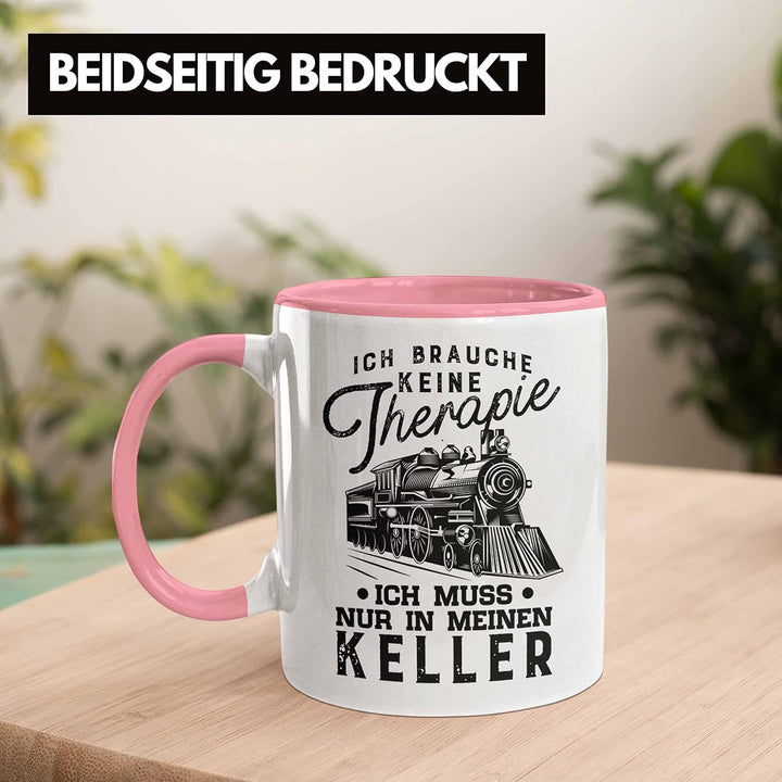 Trendation - Modelleisenbahn Tasse Geschenk für Eisenbahner Spruch Ich Muss In Meinen Keller (Rosa),