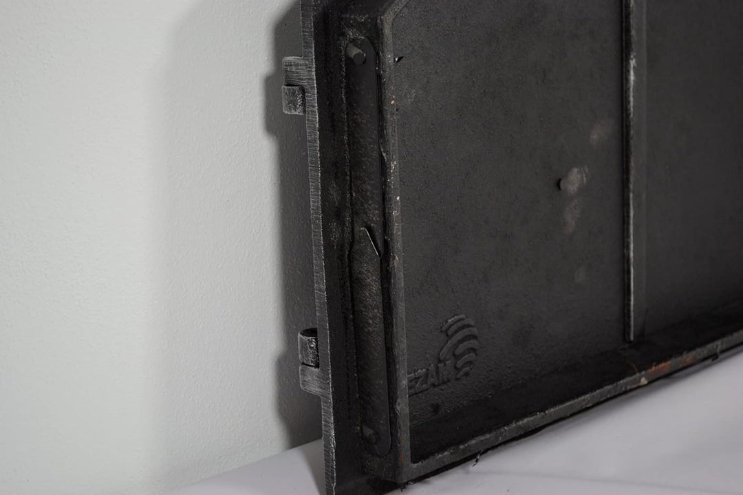 SEZAM doppelte Backofentür aus Gusseisen mit Türriegel, Nietenoptik, Pizzaofentür - Brotofen - Stein