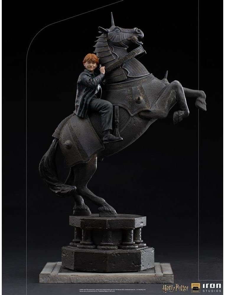 Iron Studios Deluxe: Harry Potter - Ron Weasley at The Wizard Chess Art Scale Statue (1/10) (WBHPM40