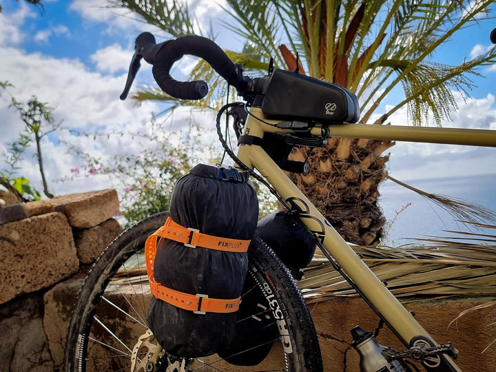 FIXPLUS+ bikepacking Cargo Cage M zur Anbringung an Ösen für den Flaschenhalter oder Ösen an der Gab