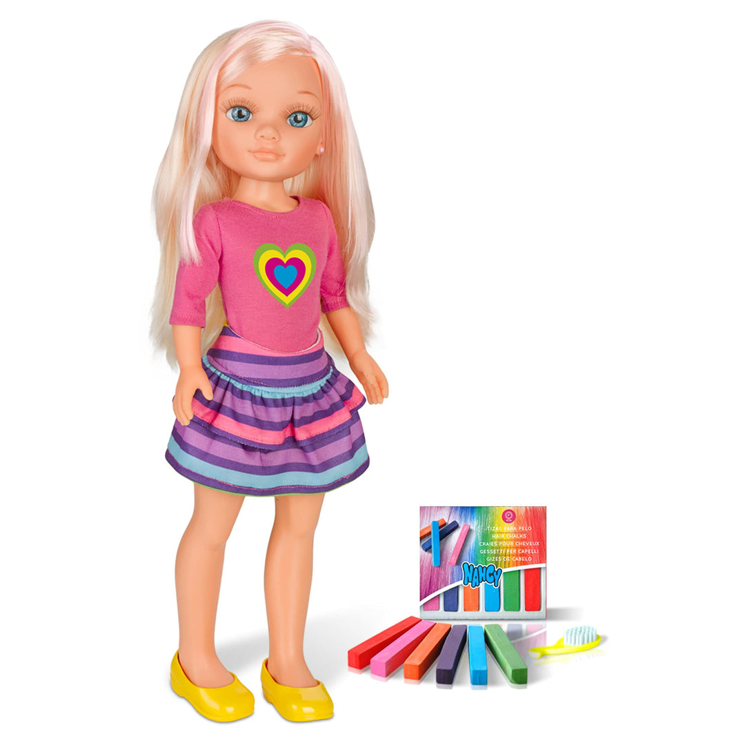 Nancy- Eines Tages Highlights machen, Puppe mit farbiger Kreide, um Haare zu malen und originelle Fr