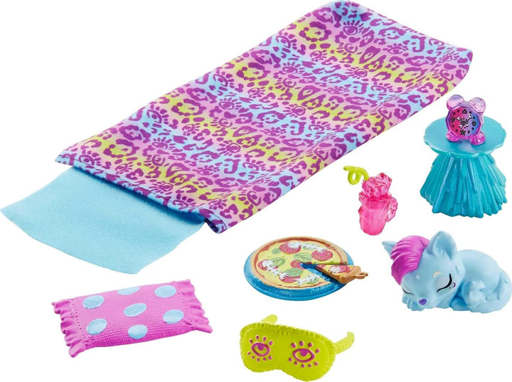 Cave Club GTH06 - Pyjamapartyspass Spielset mit Puppe Tella (25,4 cm), prähistorische Modepuppe mit