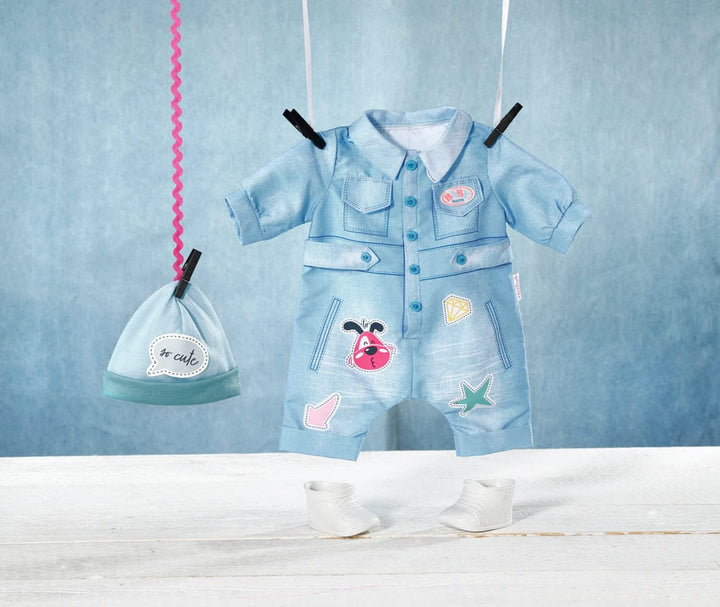 BABY born 832592 Deluxe Jeans Overall 43cm - Puppenkleidung Set bestehend aus Puppen - Onesie, Mütze