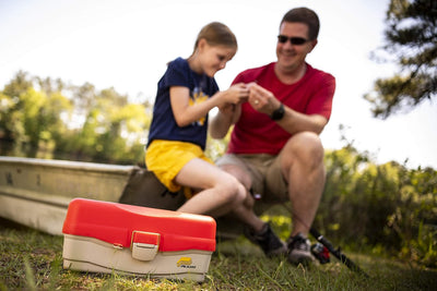 Plano Let's Fish Tackle Box für Angelzubehör Drei - Tablett Orange/Braun, Drei - Tablett Orange/Brau