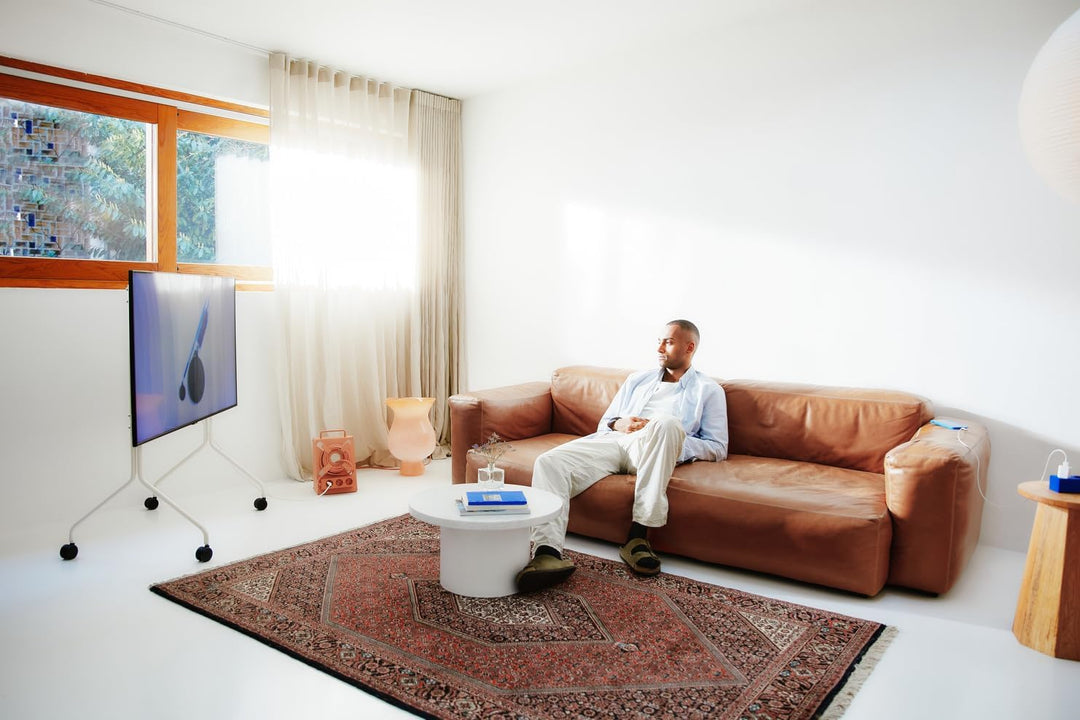 Pedestal Moon Rollin’ TV Ständer mit Rollen – Für 40–70 Zoll Bildschirme | Mobiler & stilvoller TV R