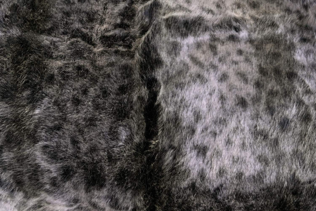 Wohnen & Accessoires GmbH & Co. KG Premium Felldecke Wildkatze grau 240x260cm Tagesdecke 240x260cm,
