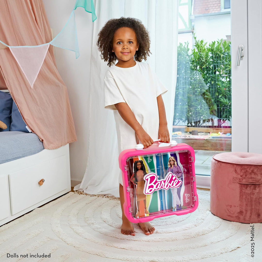 Theo Klein 5811 Barbie - Vitrinenkoffer für 4 Barbies mit leuchtendem Barbie Logo