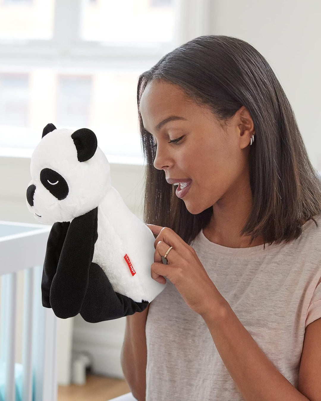 Skip Hop Einschlafhilfe und Babytröster Panda mit Musik- und Aufnahmefunktion, mit Sensor der durch