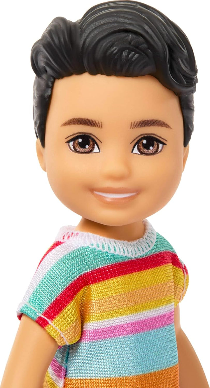 Barbie Club Chelsea, kleine Puppe Koji, ca. 15 cm gross, Junge mit braunem Haar und abnehmbarem gest